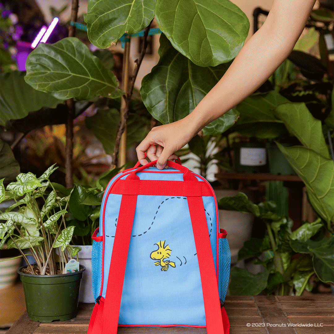 snoopy-mini-convertible-backpack-cooler-p5 Peanuts_Part_2_NATIVE_PDP_Backpack.gif